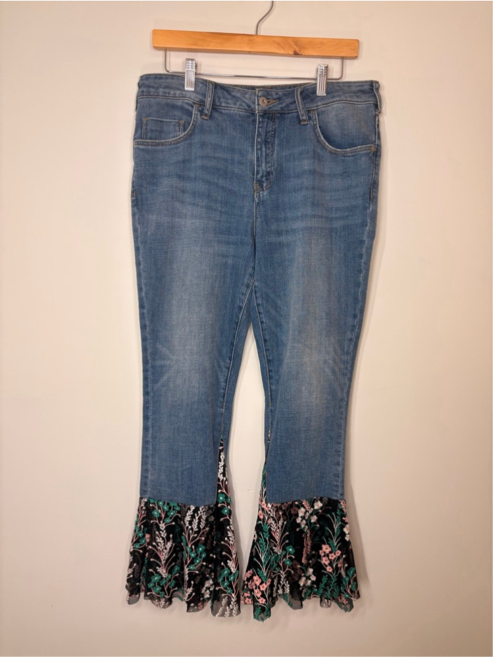 Pilcro Anthropologie Flare Jean 30 Women Floral Mesh Embroidered Boho Festival